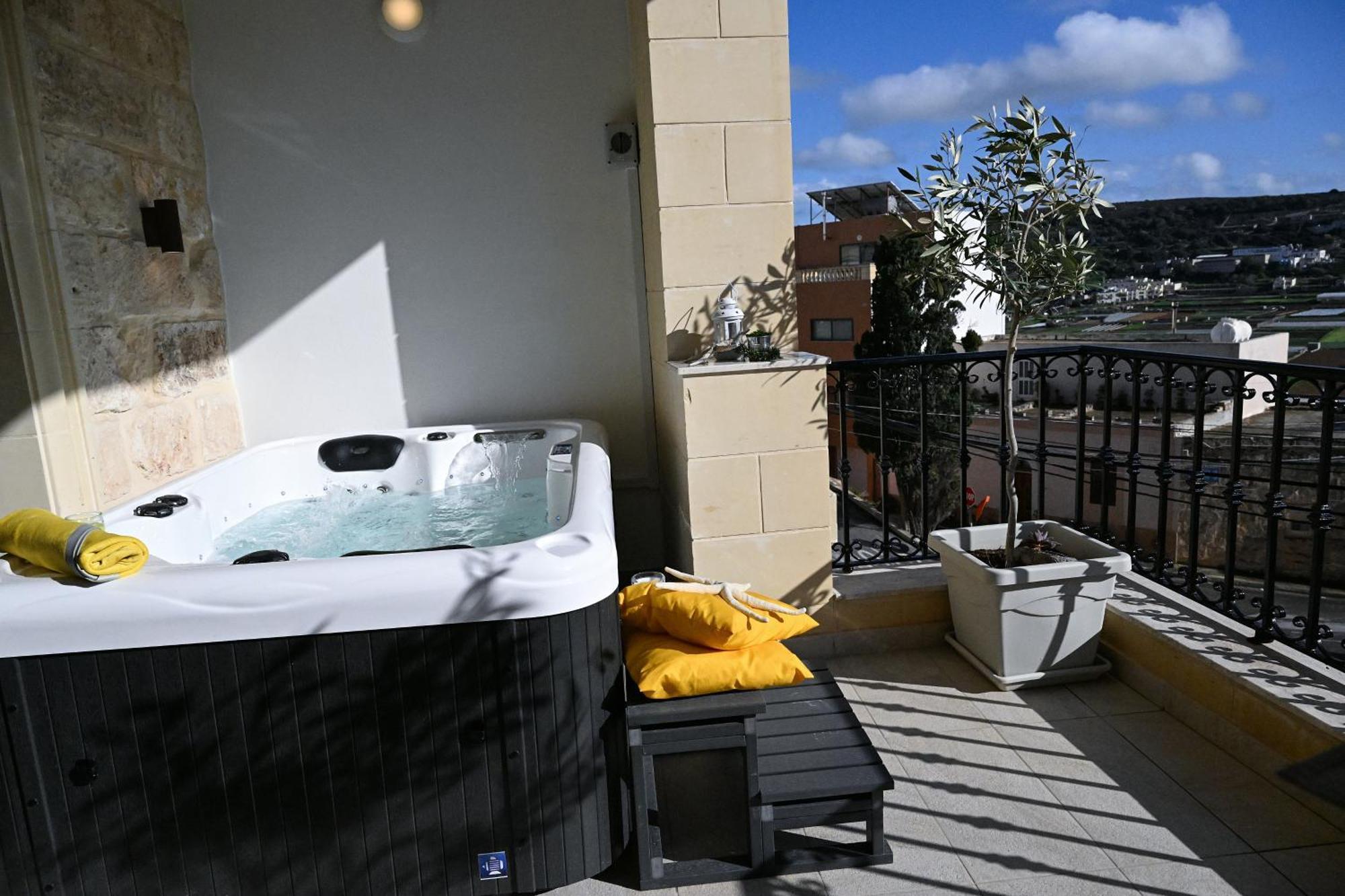 Fl 1 Ta'Lonza Luxury With Hot Tub By Homely Меллиеха Экстерьер фото