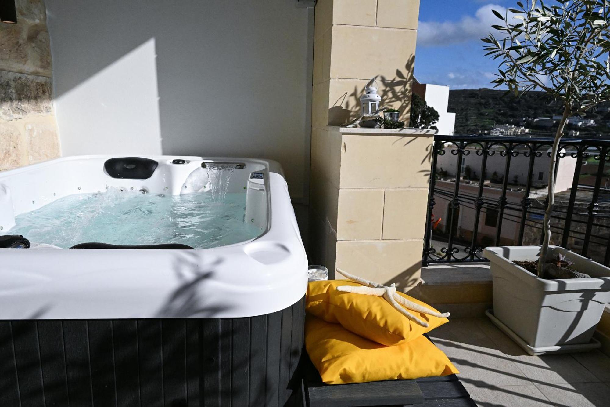Fl 1 Ta'Lonza Luxury With Hot Tub By Homely Меллиеха Экстерьер фото