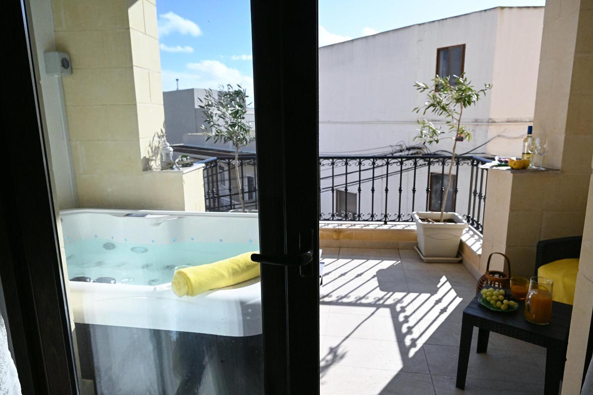 Fl 1 Ta'Lonza Luxury With Hot Tub By Homely Меллиеха Экстерьер фото